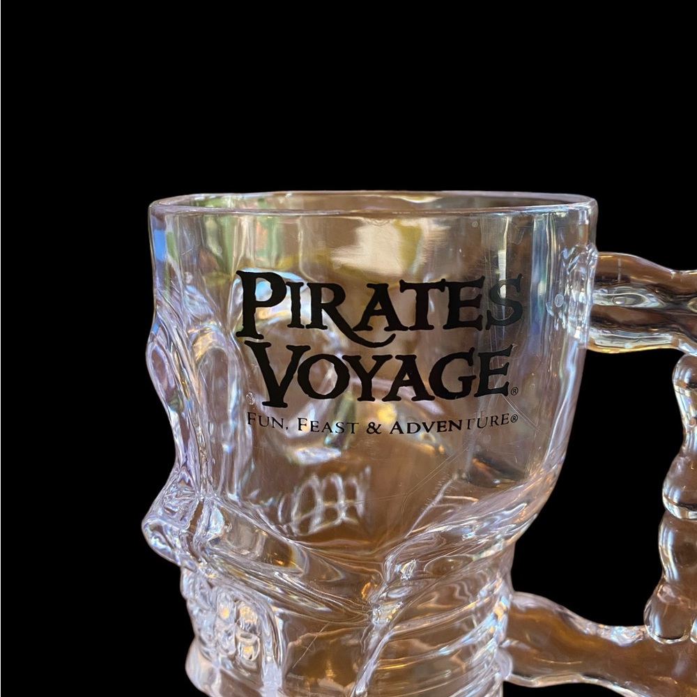 Pirates Voyage Skeleton Skull Mugs Set of 2 Plastic 18oz Halloween Tiki Barware
